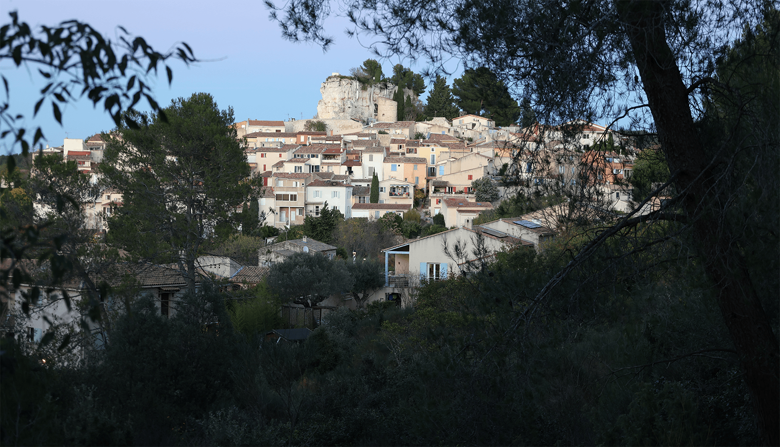 Vue panoramique de Bouc-Bel-Air, commune des Bouches-du-Rhône